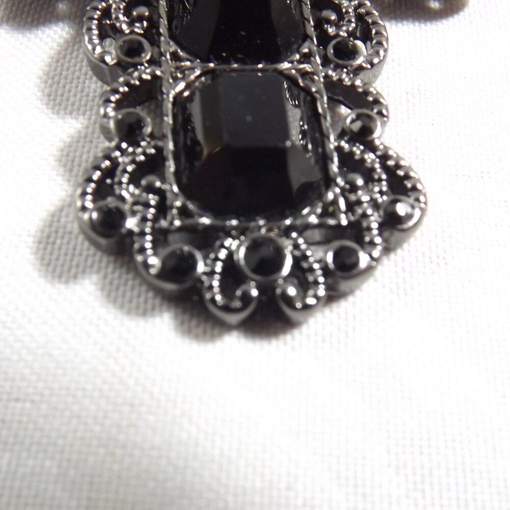 Elegant Black Cross Pendant Necklace - Picture 2 of 9